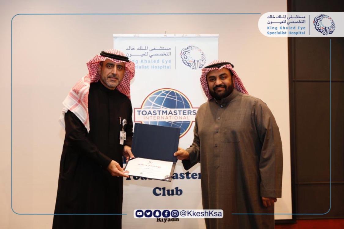 KKESHKSA's tweet photo. كرم الرئيس التنفيذي بالمستشفى د.عبدالعزيز الراجحي الهيئة الإدارية لنادي التوستماسترز "رؤية المستقبل" لخدمتهم في إدارة وتنظيم النادي خلال عام ٢٠١٩ ، وتم تنصيب هيئة إدارية جديدة لإكمال مسيرة النجاح لعام ٢٠٢٠.

تمنياتنا لهم بالتوفيق https://t.co/Z9Z1uif5En