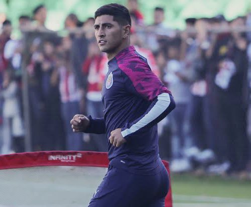 D10sEstuardo's tweet photo. Se desmoronan las Chivalácticas... de confirmarse la baja del “Pocho” Guzman ¿siguen siendo candidatos al título? Los leo... https://t.co/4jY2Kiid5t