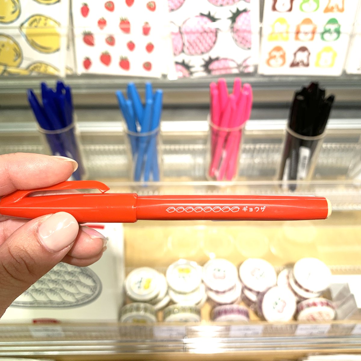 吉祥寺ロフト En Twitter 写真1枚目 餃子ポーチ 1 430円 写真2枚目 ギョウザサインペン 165円 いずれも税込価格 商品名もずばりギョウザ おもしろすぎます 2号 吉祥寺ロフト 文房具の女子会 餃子