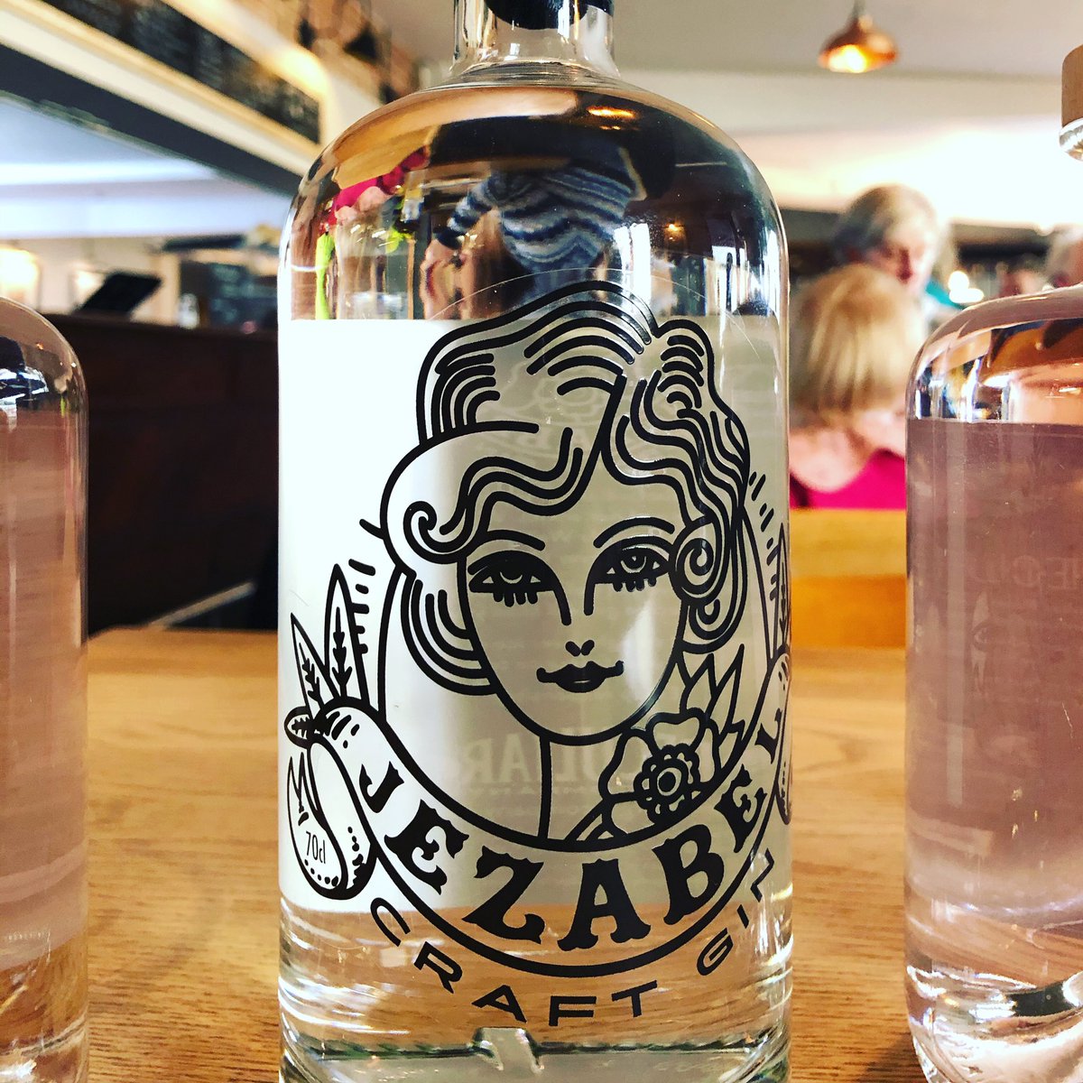Fancy organising a <a href="/jezabelgin/">jezabelgin</a> tasting at your home or workplace? Give us a shout 🔊 cheers@thepeculiargincompany.co.uk 🍸 #gintasting #jezabelgin #peculiargin