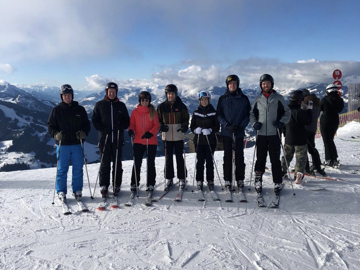 StanleyWijnen's tweet photo. Eerste keer wintersport, het ging met vallen en opstaan, maar wat was dit een heerlijk weekend! #ditisbdo https://t.co/VWyuUvCPqc