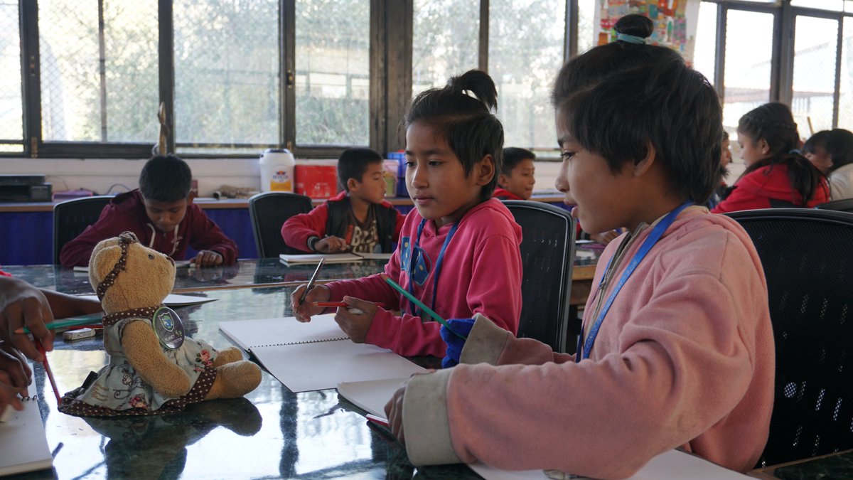 omega3_ohm's tweet photo. Daisy went art class with grade 3 students. she talked about her travel to the kids. so the art class was about the adventure of little daisy.#globaledted https://t.co/5qSd9lJnrx