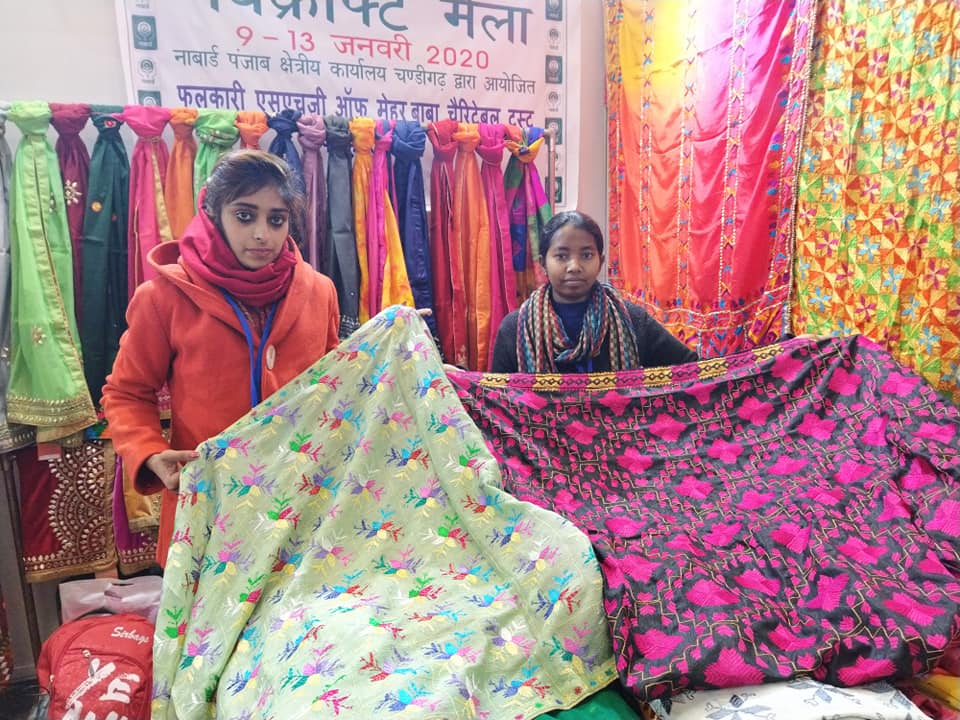 MBCT_Trust's tweet image. #Phulkari Makers Bassi Pathana #PMBP self help group of rural craftswomen trained &amp;amp; supported by #MBCTrust participated at the #Nabkraft Mela, Himachal Bhawan Sector 28, #Chandigarh.
#PhulkariMakers #BassiPathana #womenempowerment #NABARD