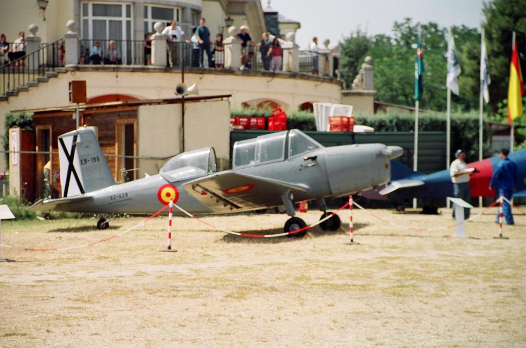 FOTOgrAAMA's tweet photo. Buenos y fresquitos días!! Gustelefonico nos envía estas fotos 📷 de la @FIOtuit #Año2001
digitalizadas a partir de negativos de una #NikonFM2 🙋‍♂️GRACIAS 🙋‍♂️@AmigosMuseoAire #Madrid #FOTOgrAAMA #planespotting #spotter #spotters #aviationphotography #avgeeks #AvGeek #FilmPhotography https://t.co/qyrSA9ZdG6