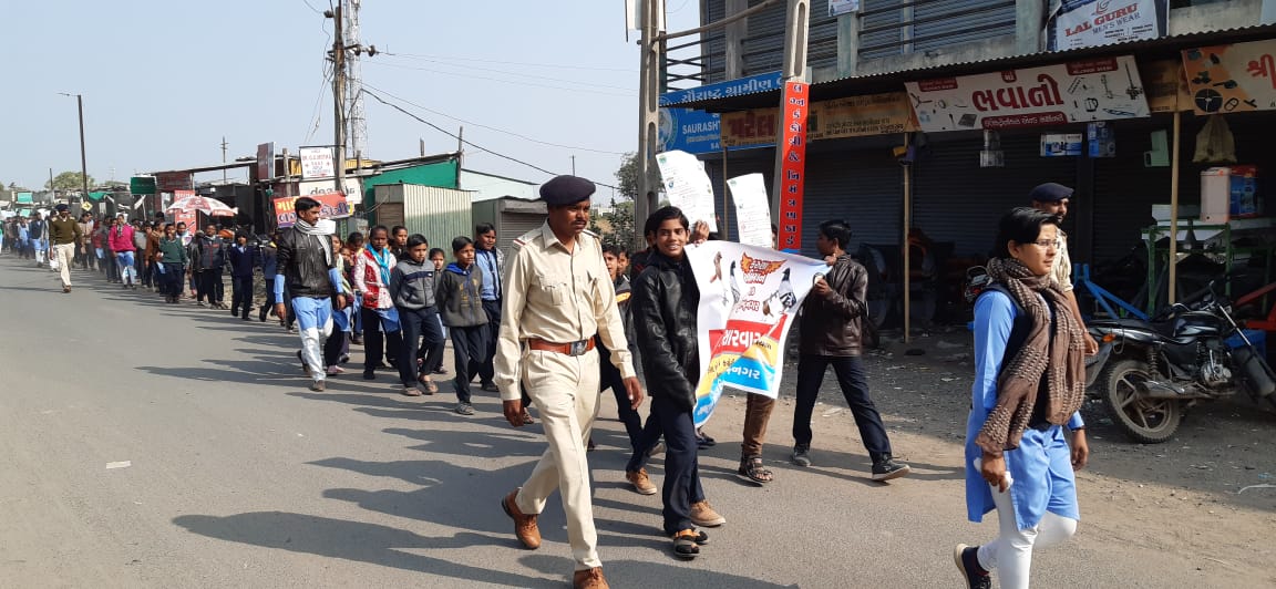dcfsfsnr1's tweet photo. #કરુણાઅભિયાન૨૦૨૦ અંતર્ગત સાયલા રેન્જ દ્વારા વિવેકાનંદ સ્કૂલ ના બાળકો ની રેલીનુ સફળતા પૂર્વક આયોજન કરવામા આવ્યુ હતું.
સા.વ.વિ. - સુરેન્દ્રનગર #KarunaAbhiyan2020 #SurendranagarSF  @drrajivguptaias | @DcfPlo | @PccfWildlife https://t.co/IX3piSqtEQ