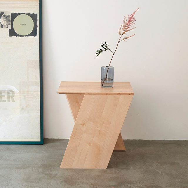 The Slant table, shown here in maple, makes a great feature side table which looks amazing from every angle. #lowrylondon #wood #sustainabledesign #furniture #hardwood #furnituredesign #homedecor #interior ift.tt/2Nkdqqc