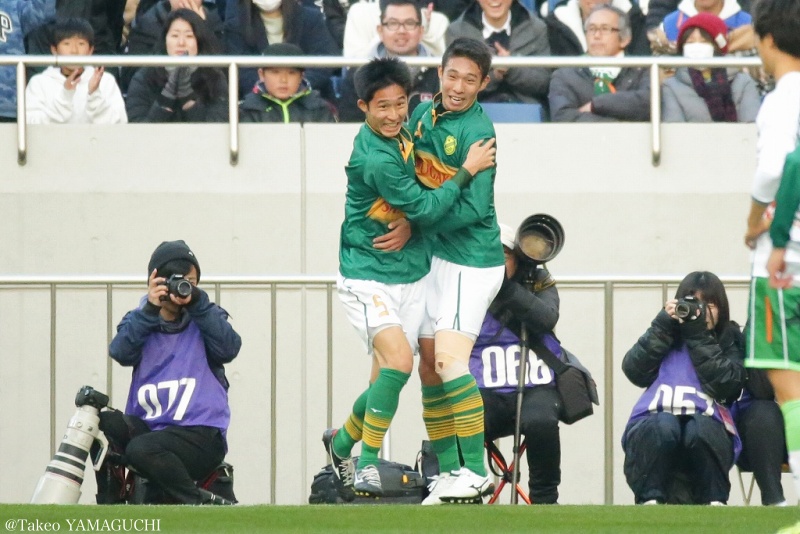 SoccerKingJP's tweet photo. ⚽️試合結果⚽️
静岡学園が24年ぶり2度目の選手権制覇！　青森山田は2点差を逆転され連覇ならず
https://t.co/myndBQ65L5

🗣編集部より
「#高校サッカー選手権 決勝で #青森山田 と #静岡学園 が激突。静岡学園が2点差をひっくり返す逆転劇で勝利しました」 https://t.co/ggE6GddQk3