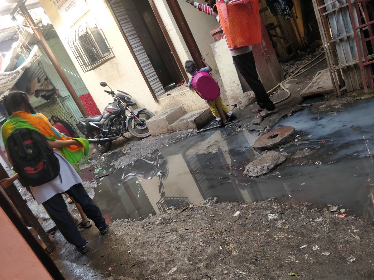 muthudevendra's tweet photo. @mybmcwardKW @AmeetSatam @renu_hansraj repeating the same complaint which did't solved yet for past two years,when will be it solved?How will children go  to school by crossing this ditch ,is it swatch Bharath , location nehrunagar,jivdhani,behind juhu police st https://t.co/UWoJGtz3sK