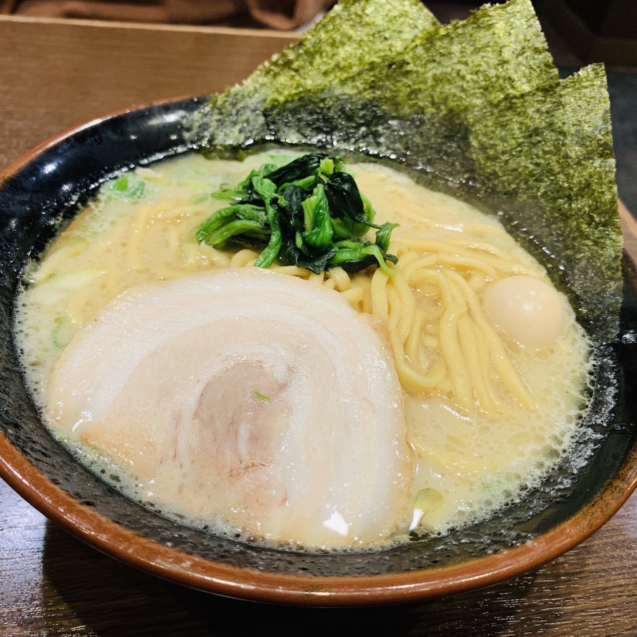 スーパーホテル浜松 昨日の夜中にホテルの近くにある ラーメン 屋さんに行きました 麺匠屋 基本的には深夜1時までやっています 深夜に食べる 家系ラーメン の背徳感 W 浜松 横浜家系ラーメン 豚骨ラーメン T Co Zwqw0tntkv