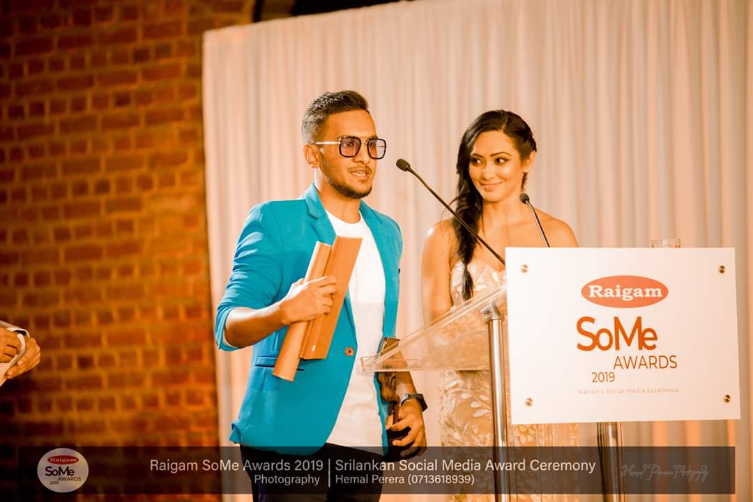 OfficialManitha's tweet photo. සෝමේ එකේ Most Popular Upcoming YouTube Channel award එක දින්නා යාළුවනේ. දැන් තමයි මේකේ දාන්න මතක් උනේ. ❤️ https://t.co/kESy3Z0ulW