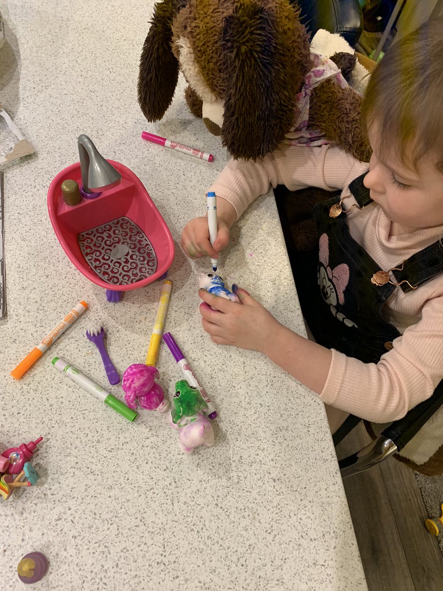 glitterandgift1's tweet photo. @RumneyPrm Daisy had fun colouring my washimals and helped to make tea https://t.co/RQl5eU9AOR