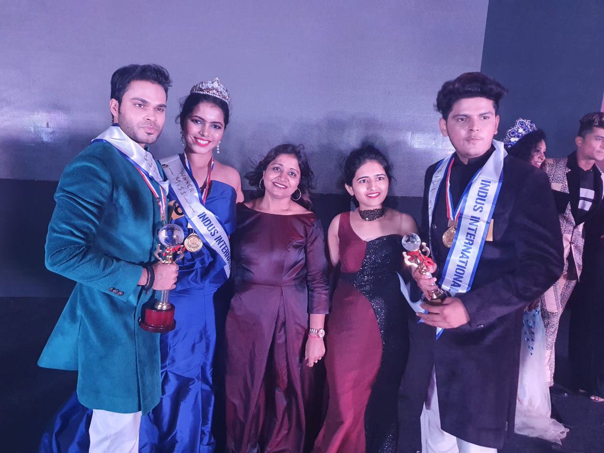 JdFashion's tweet photo. Indus fashion show 2020 Highlights
Congratulations Designer akshada for Winning the best designer award
#Jdinstitute #Jdinstitutekharghar #Jdteam #DhruvaKarunakar #Parulbindal #Indus #Indusfashionshow
#Aneesdeen #NeeruJain #ShubhMalhotra https://t.co/hS0gqLUJ8s