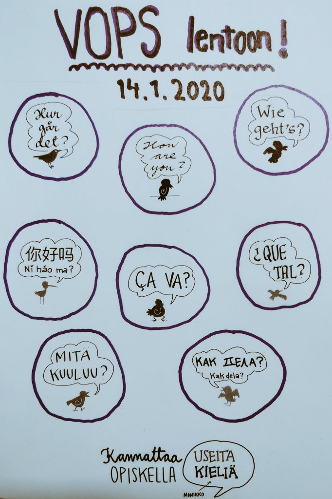 KaroliinaInha's tweet photo. Vuosi 2020 ja jokainen pääsee aloittamaan A1-kielen jo 1. luokalla 🥳Sen kunniaksi @Opetushallitus järjestää 14.1. #VOPSlentoon-tapahtuman https://t.co/drddvAzNr0. 50 ekaluokkalaista kiertää OPHn kieliradalla, jossa pääsevät makustelemaan eri kieliä – tsekkaa tunnistaks kielet 😎 https://t.co/rPqXpJujMI