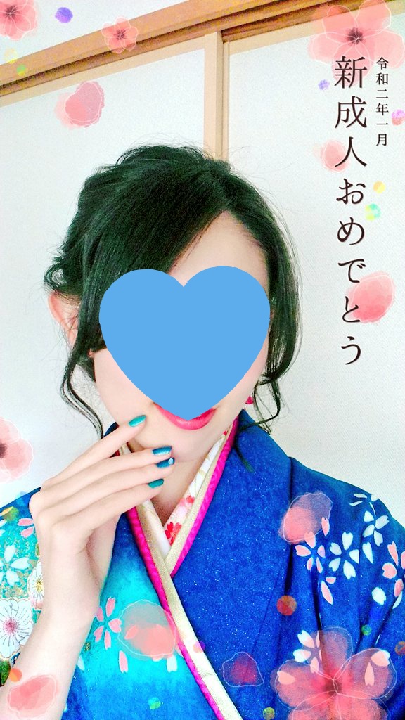 starish_0207's tweet photo. 今日は成人式に参加してきました！！

振袖はもちろん青が映える美しい着物を選んで、ネイルも合わせて青系にしました💙✨

晴れて暖かかったし同級生たちにも会えたし、とっても楽しかったです🥰

また後ほどいくつか写真あげますね〜 https://t.co/Aw7vnGcRJh
