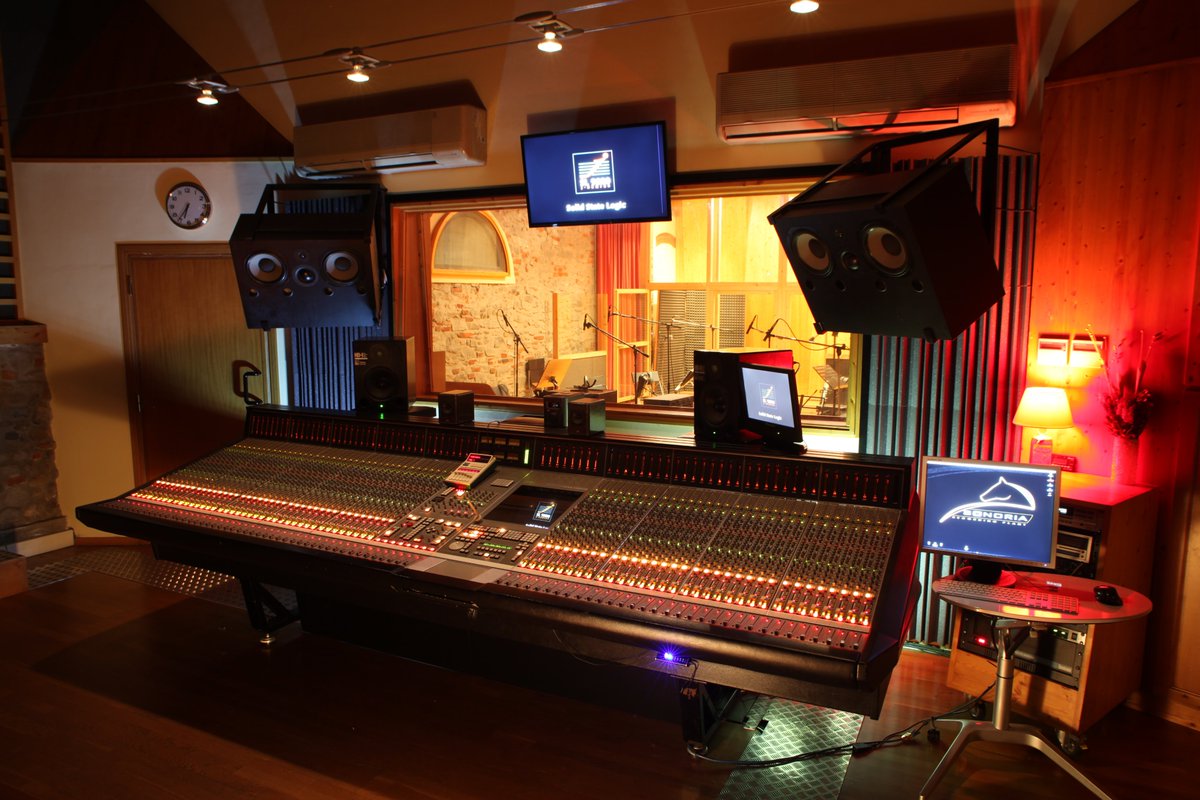 Abbiamo intervistato per Voi Andrea Benassai, grande professionista e una delle nostre "penne",  in una chiacchierata a base di nuove tecnologie e trend musicali. A voi!
=> audiofader.com/intervista-and… #proaudio #onlyaudiopro