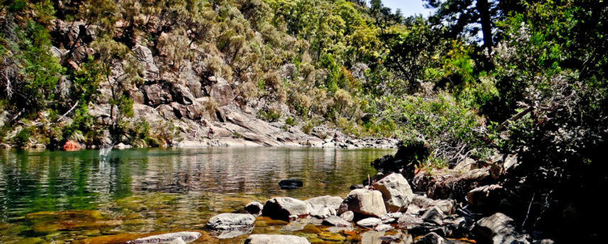 Apsley Gorge has a range of hiking trails – or you could simply take your swimming togs and float across the cool, turquoise waters of Apsley Waterhole.  #FreycinetNationalPark #freycinetpeninsula #Bicheno #eastcoasttasmania #greateasterndrive #tassiewine zurl.co/EicU