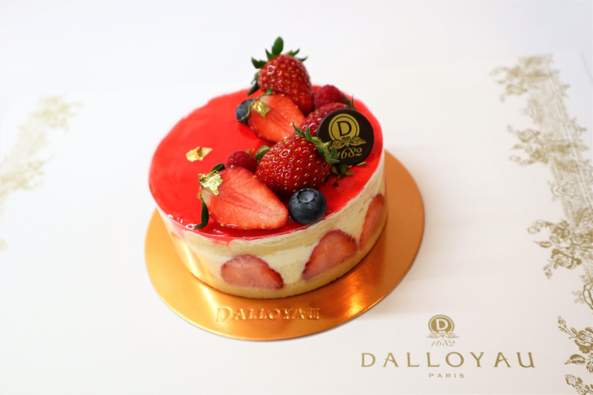 ダロワイヨジャポン 公式 フォロー Rtキャンペーン実施中 自由が丘本店限定 フレジエ ダロワイヨ オリジナルのキルシュ風味のカスタードクリームで仕上げたイチゴのケーキ 上にイチゴを飾り ピスタチオで彩りを加えました 横からは スライスした