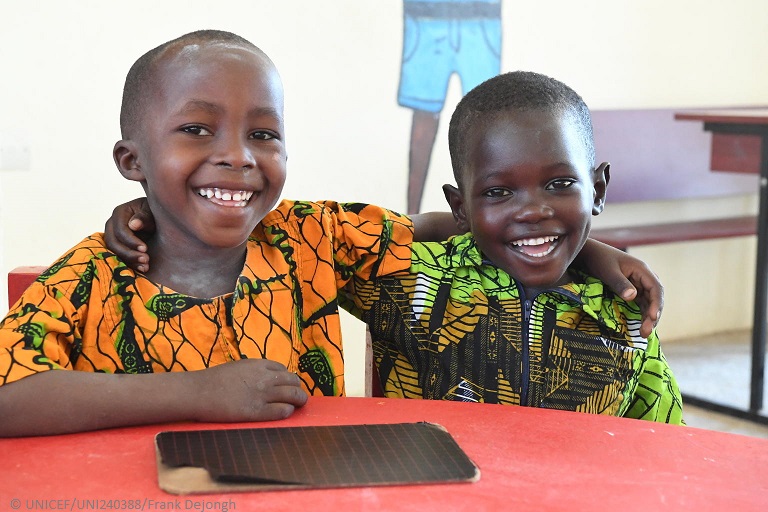 UNICEFEducation's tweet photo. Good friends lift eachother up😊🙏

Share a smile with a friend today and remind them how much you appreciate them! #ForEveryChild, good friends💙 

#MondayMotivation https://t.co/zyUOEnyFwr