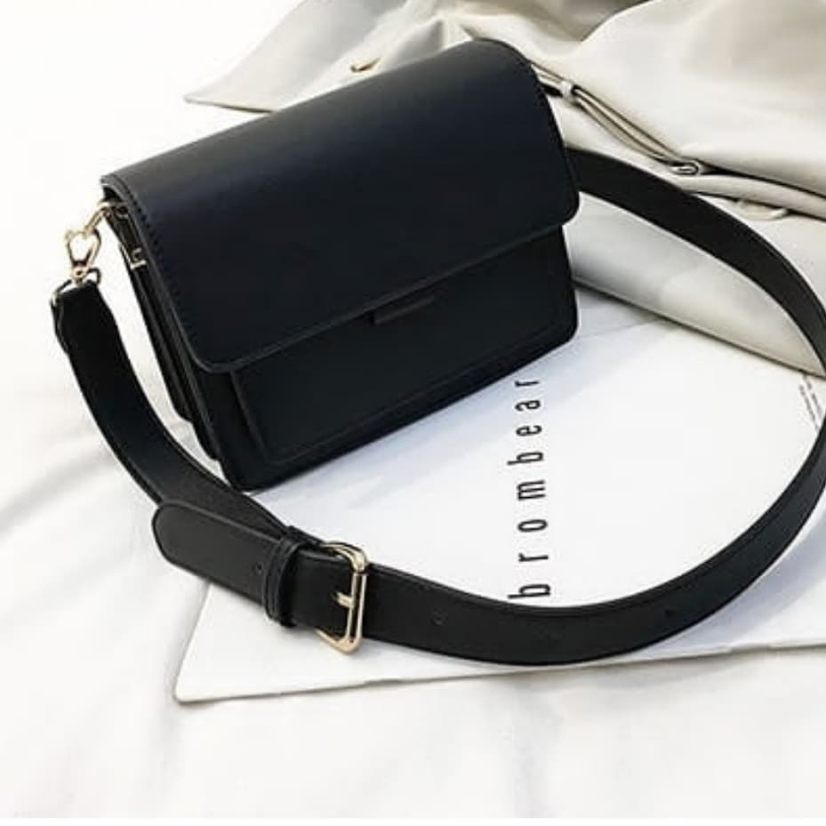tadedigba's tweet photo. Leather side bag for Ladies. Contact us for the wholesales deal and retail. https://t.co/c3Ygp4hg0u or join our wholesales group https://t.co/ujOWRVEMGy

#ibadanonlinevendors 
#ibadanconnect 
#konmon https://t.co/cfuR9rGICp
