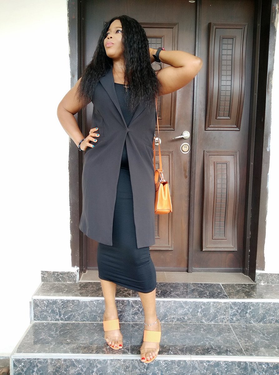 closetbyjanee's tweet photo. Good morning people , trust you all woke up strong and great to face another beautiful day being Monday and a new week .
Thank God for giving us another beautiful day and week to make difference. We sell fabrics and everything fashion , watch our space ! blessed day all .#konmon https://t.co/sShKLslCfS