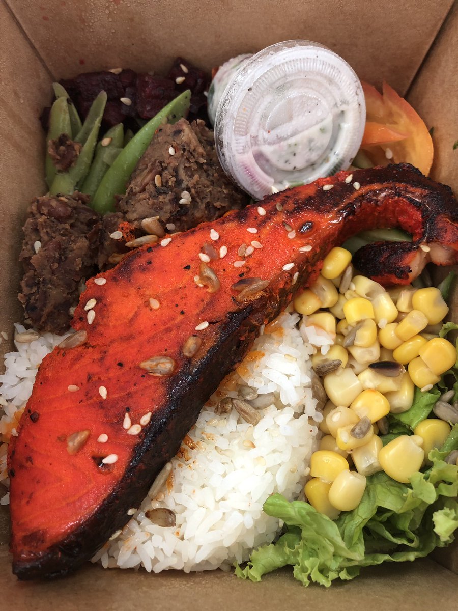 SNSalgado's tweet photo. Delicious and Healthy Lunch from Pure Kitchen #thehealthhabit #purekitchen #babysteps 

Tandoori Grilled Salmon with Raita
Corn
Lettuce
Tomato
Green Beans
Beetroot 
Cucumber
Refried Beans
Steamed Rice https://t.co/VqsRxS7VuP