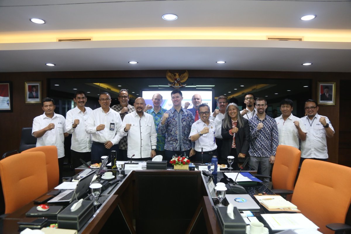 BPPT_RI's tweet image. 1. SatGab terdiri dari pemerintah, swasta serta universitas yang telah melakukan penelitian dalam 10 tahun terakhir dan menyimpulkan bahwa #SMARTcable (Science Monitoring And Reliable Telecommunications) merupakan solusi yg layak secara ekonomis untuk memenuhi kebutuhan tersebut