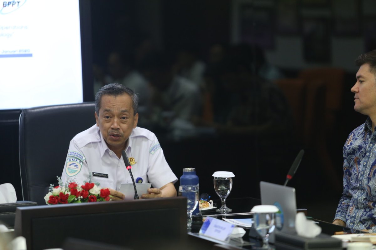 BPPT_RI's tweet image. 1. SatGab terdiri dari pemerintah, swasta serta universitas yang telah melakukan penelitian dalam 10 tahun terakhir dan menyimpulkan bahwa #SMARTcable (Science Monitoring And Reliable Telecommunications) merupakan solusi yg layak secara ekonomis untuk memenuhi kebutuhan tersebut