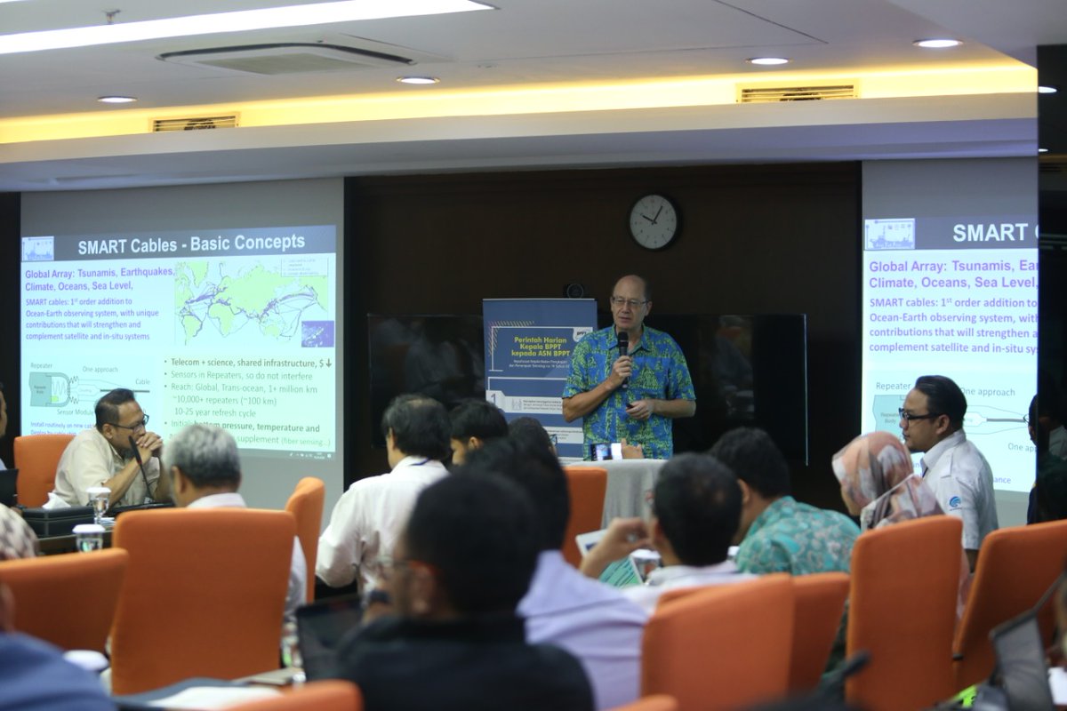 BPPT_RI's tweet image. 1. SatGab terdiri dari pemerintah, swasta serta universitas yang telah melakukan penelitian dalam 10 tahun terakhir dan menyimpulkan bahwa #SMARTcable (Science Monitoring And Reliable Telecommunications) merupakan solusi yg layak secara ekonomis untuk memenuhi kebutuhan tersebut