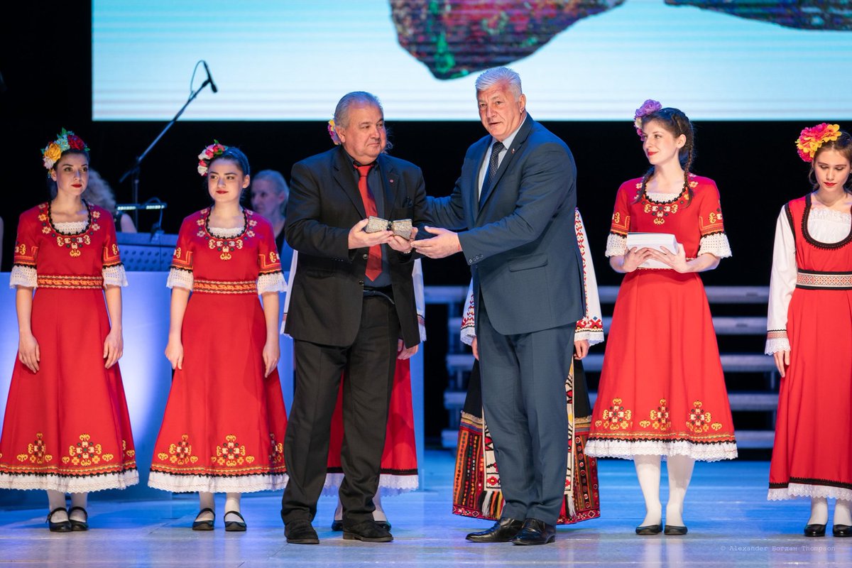 Plovdiv2019's tweet photo. 🌟 With an exciting ceremony and 🎼 music, from the 4 Seasons of Vivaldi, #Plovdiv2019 handed the title European Capital of Culture to 🇮🇪 @galway2020 and 🇭🇷 @Rijeka2020!
📸 Rosina Pencheva/ Punkt 
📸 Alexander Bogdan Thompson
#together #ECoC https://t.co/Mic05c8UQF