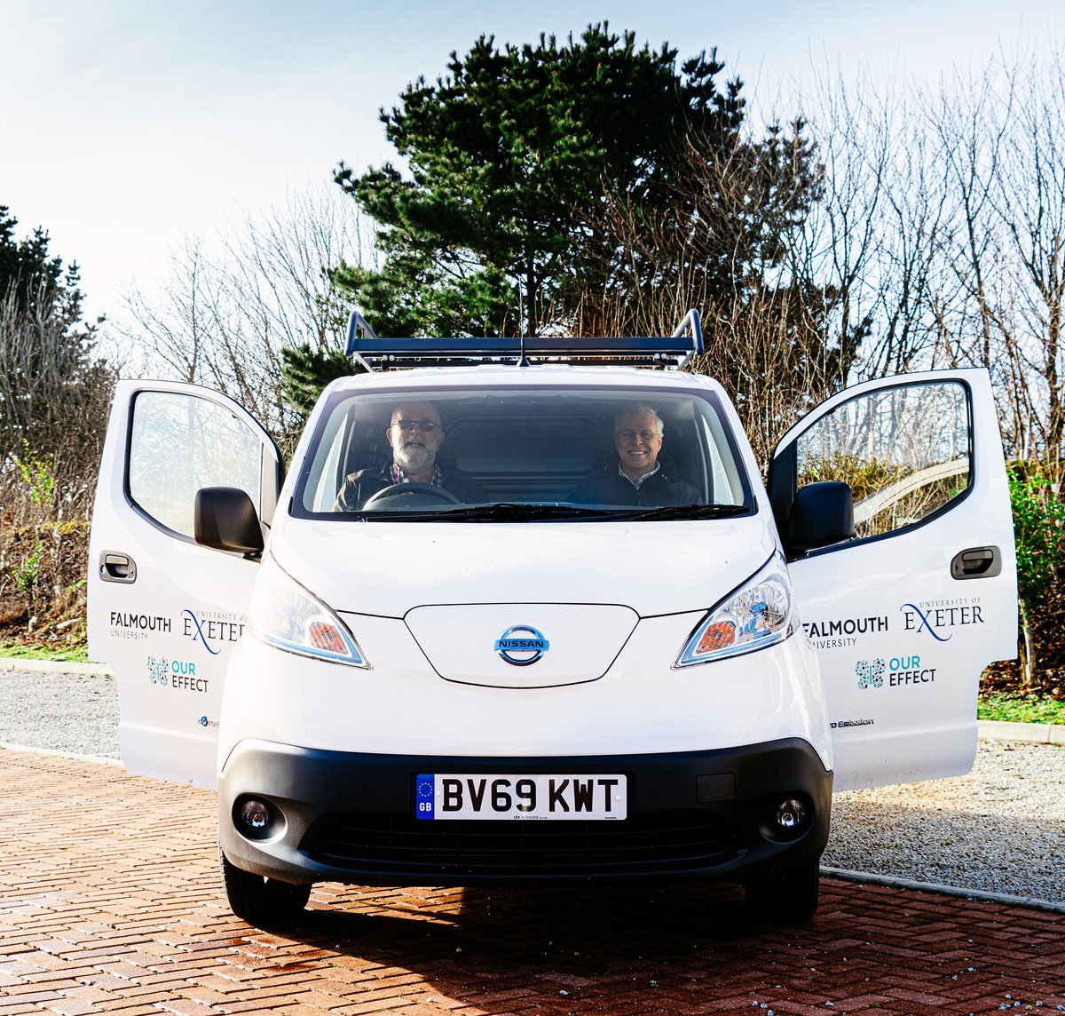 FalmouthExeter's tweet photo. These five, 100% electric vans will help us to reduce emissions. Look out for them at Falmouth and Penryn campuses! https://t.co/JyDdl35Cfu Photos: ©Neal Megaw - MAYN Creative. @TheSUFalExe @FalmouthUni @UniExeCornwall @MaynCreative @ParcSigns #OurEffect #Sustainability https://t.co/c6qomy4b1o