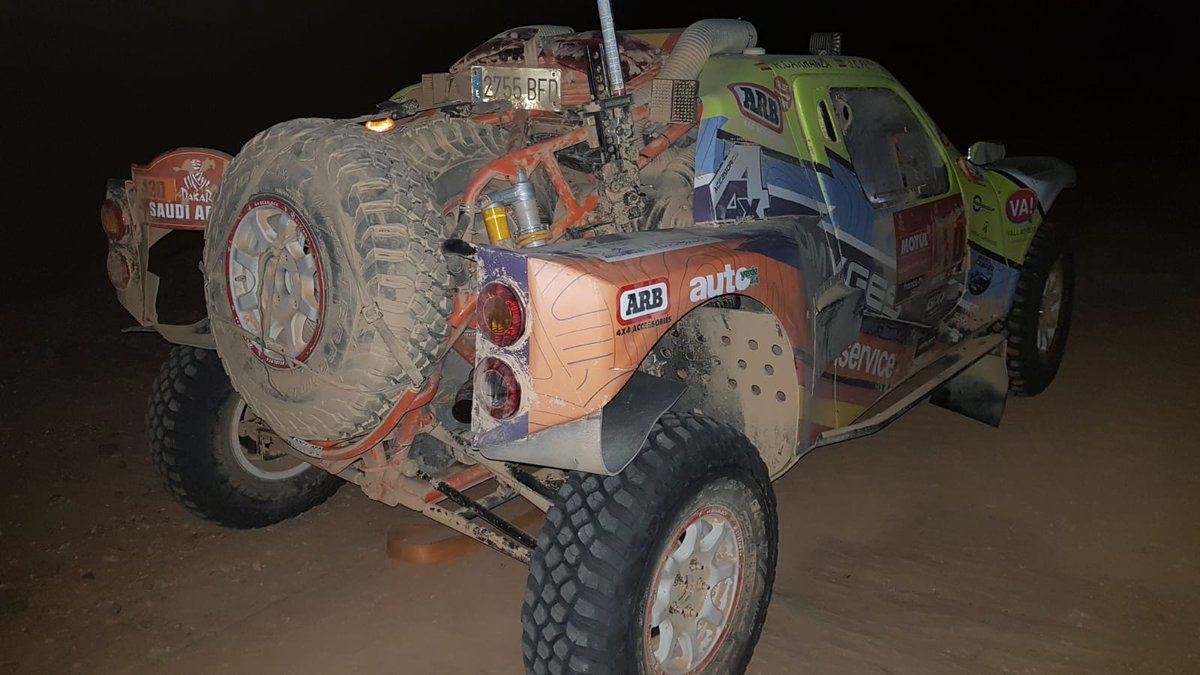 Carranza_driver's tweet photo. El @PromygesRally dice adiós al @dakar  bajo las estrellas saudíes.
@ActionServiceVa
 @Promyges
 @ARB4x4
 @ciudadautomovil
 @AyuntamientoVLL
 @Dip_Va
 @Garmin_Iberia
 @autocaravanasno
 @Autoverde4x4
 @PargroupMan https://t.co/j0fxFjBXpJ