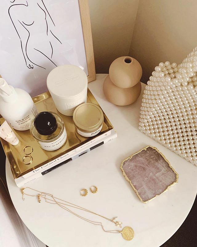 weekendernotes's tweet photo. Just another magic Monday ✨ ———————————————————————— #theweekendernotes #twn #homedecor #details #interiors #pearls #gold #magic #design #graphicdesign #pink #pretty #papergoods #luxurypapergoods #stationery #greetingscards #greetingcards #cards #sma… https://t.co/MOCvSKzygf https://t.co/sMS8iIXkf5