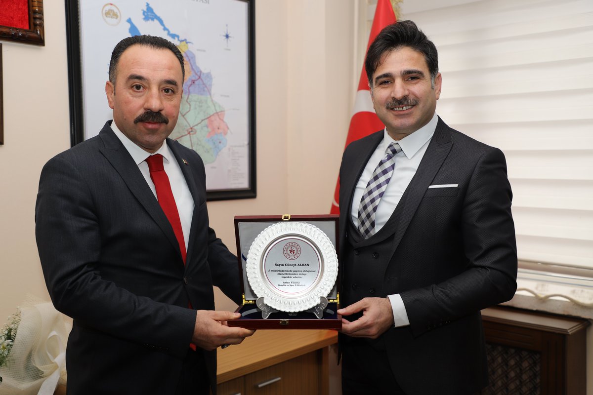 <a href="/hamzayerlikaya/">Hamza Yerlikaya 🇹🇷</a> <a href="/mehbaykan/">Mehmet Baykan</a> <a href="/kasapoglu/">Dr. Mehmet Kasapoğlu</a> <a href="/sinanaksu/">Sinan Aksu</a> <a href="/kamuranozden/">Kamuran ÖZDEN</a> <a href="/aslanyildiz19/">Aslan Yıldız</a> <a href="/GSBsporgm/">Spor Hizmetleri Genel Müdürlüğü</a> Aksaray Gençlik ve Spor İl Müdürü olarak atanan Aslan Yıldız, Cüneyt Alkan'a bugüne kadar gençlik ve spora vermiş olduğu hizmetlerden dolayı teşekkür plaketi takdim etti.

<a href="/hamzayerlikaya/">Hamza Yerlikaya 🇹🇷</a> <a href="/mehbaykan/">Mehmet Baykan</a>