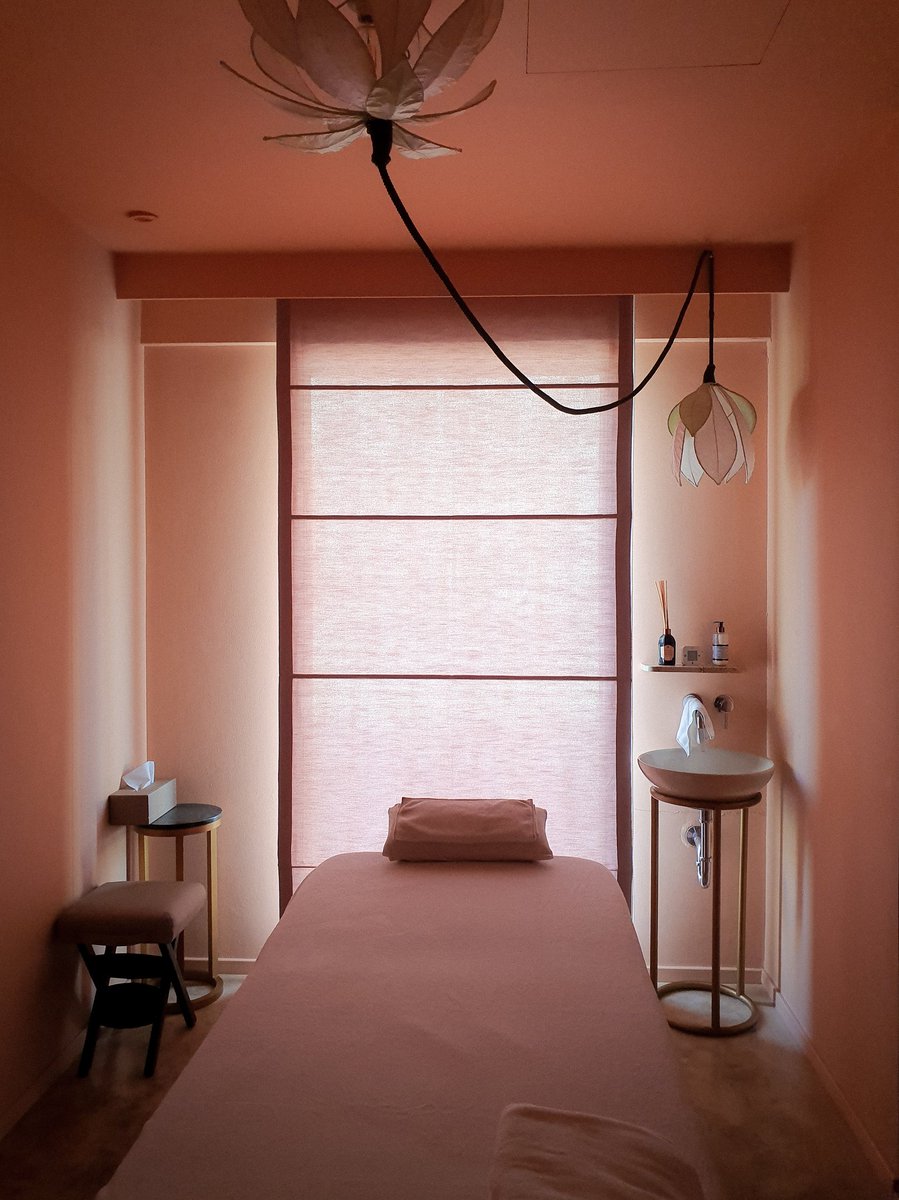 pearylp's tweet photo. Erb Spa💕 Recommended🌟
@erbthailand
Erbalicious 90mins 2600.-ซื้อจาก @GoWabi
เหลือ 1,560.
เป็นการนวดน้ำมันอโรม่า การนวดกับการบำบัดด้วยกลิ่นหรืออโรมาเทอราปี(Aromatherapy) ที่ช่วยกระตุ้นเลือดลมให้ไหลเวียนดี เน้นบรรเทาความตึงเครียดและอาการปวดเมื่อยของกล้ามเนื้อ ทำให้รู้สึกผ่อนคลาย https://t.co/snfJu9iyqN