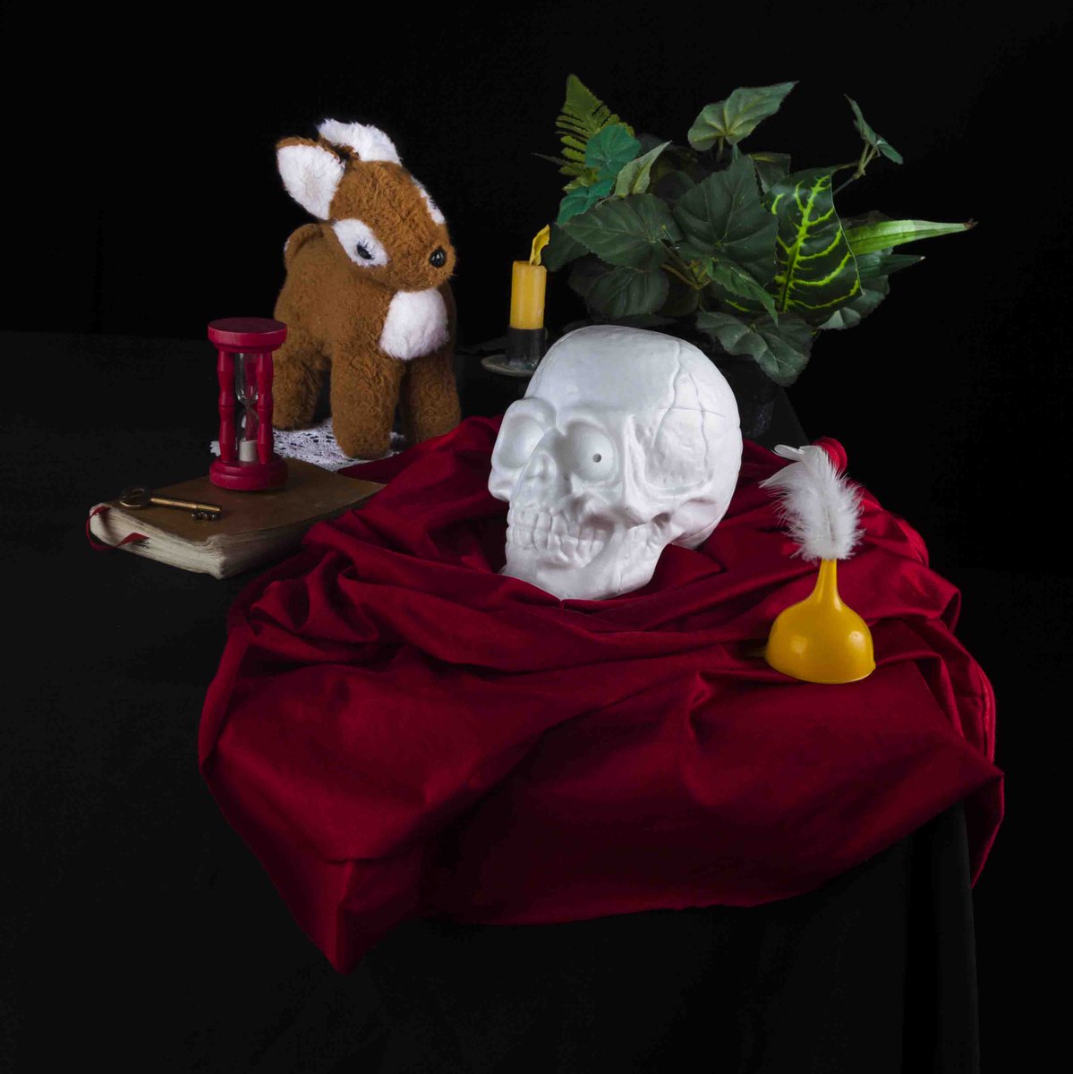 Fable fantasque qui mêle humour et cruauté pour interroger la nécessité de devenir soi-même.
L'Empreinte de la biche // Cie Les Trigonelles
Le 31 janvier à 20h00 
+ infos theatreleperiscope.fr/spectacle/lemp…