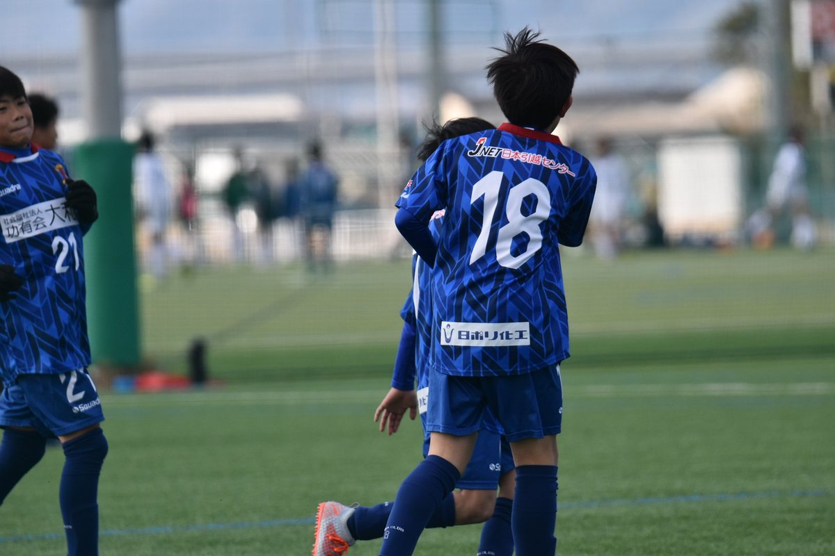 ファンタジスタ シンジ u13プレミア後期リーグ 奈良クラブジュニアユース4 0fcアニージョ 前半はpk の1点のみながら終始 後ろから前へ人数をかけて押し上げるサッカーを継続し 後半は遠い距離からのフリーキックを直接ゴールに入れるとロング ファンタジスタ シンジ u13プレミア後期リーグ 奈良クラブジュニアユース4 0fcアニージョ 前半はpk の1点のみながら終始 後ろから前へ人数をかけて押し上げるサッカーを継続し 後半は遠い距離からのフリーキックを直接ゴールに入れるとロング