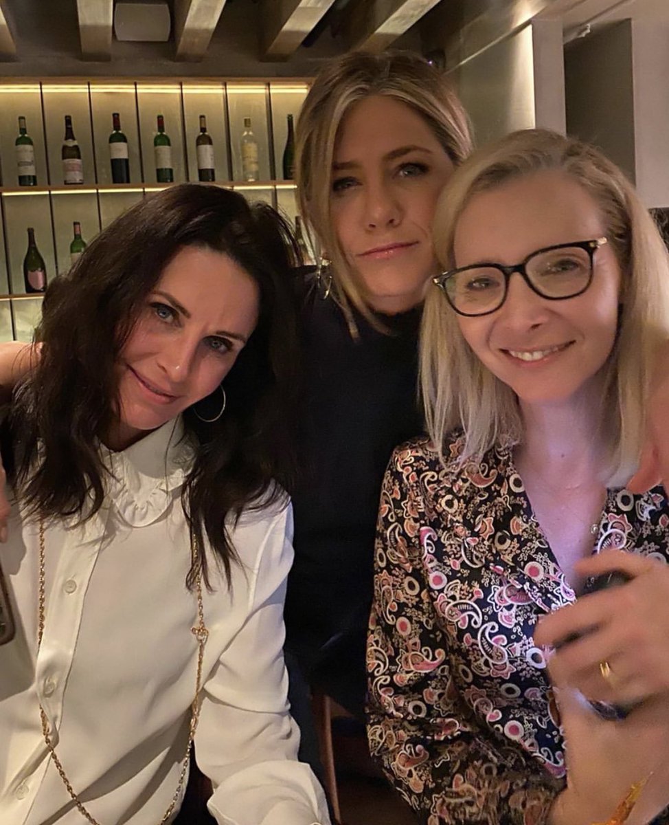 GossipRoomOff's tweet photo. Friends un jour, Friends toujours ✨ https://t.co/RveeX5P95s