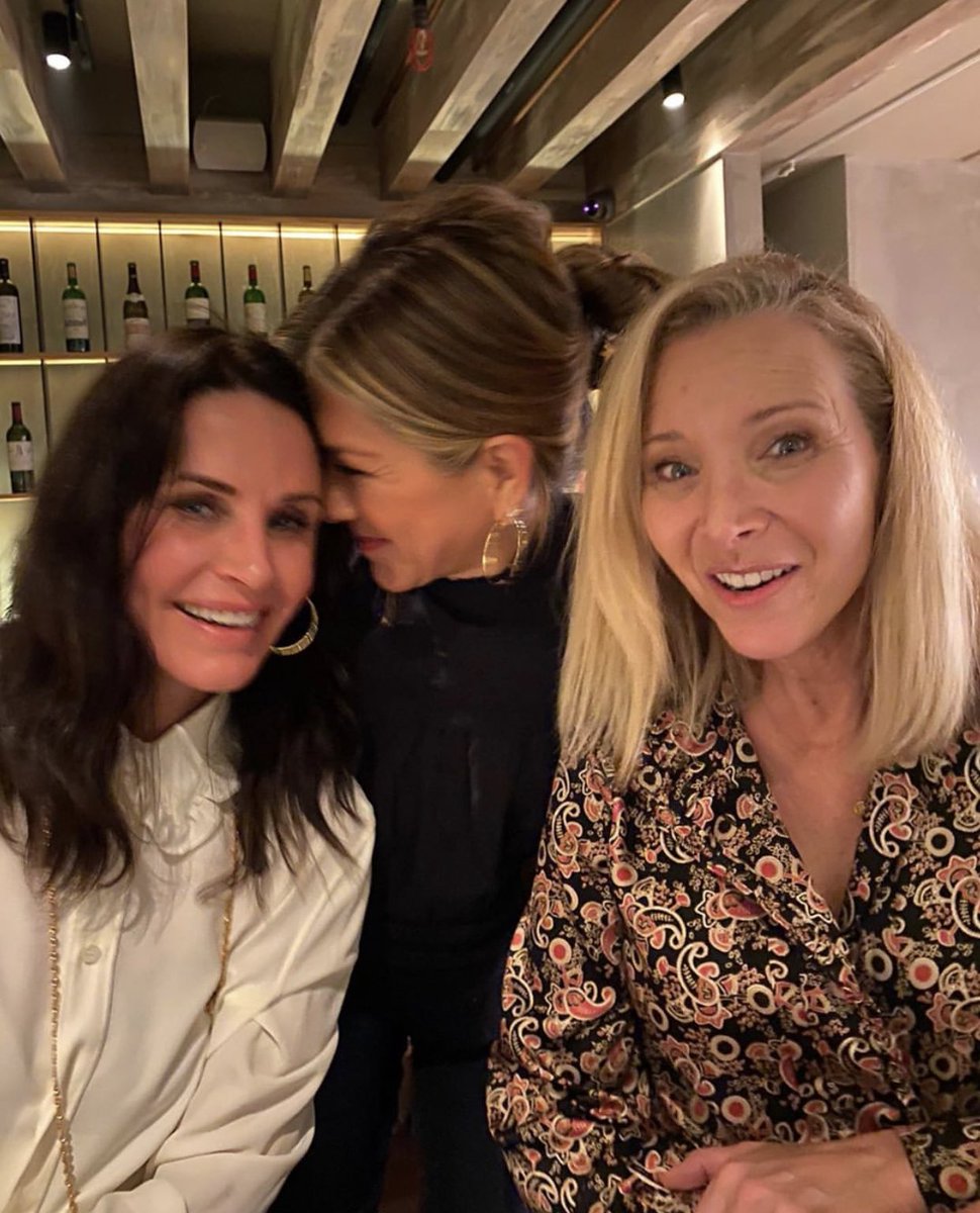 GossipRoomOff's tweet photo. Friends un jour, Friends toujours ✨ https://t.co/RveeX5P95s