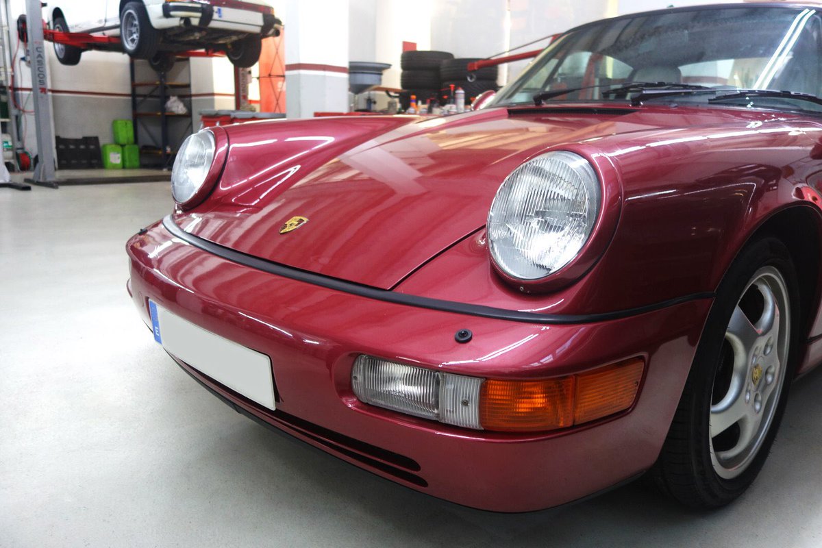 ValentinMotors's tweet photo. There is no better way to start the week than with this awesome 964 Carrera 4 😍 Lovely color by the way.
#ValentinMotors #Porsche #Porsche911 #Classiccar https://t.co/PzOTIn6tfe