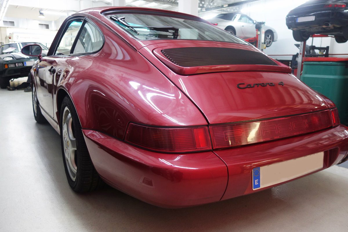 ValentinMotors's tweet photo. There is no better way to start the week than with this awesome 964 Carrera 4 😍 Lovely color by the way.
#ValentinMotors #Porsche #Porsche911 #Classiccar https://t.co/PzOTIn6tfe