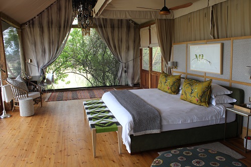 GiraffeLiquid's tweet photo. Botswana makes the grade again as one of the best places to travel in 2020. @TravelLeisure spotlights the newest safari camps, like Tuludi by Natural Selection in the Okavango Delta.

Experience a classic delta safari: https://t.co/TXiEuCCsyH

📷 Glen Stephen

#LuxuryTravel https://t.co/O2AxXmOHRU