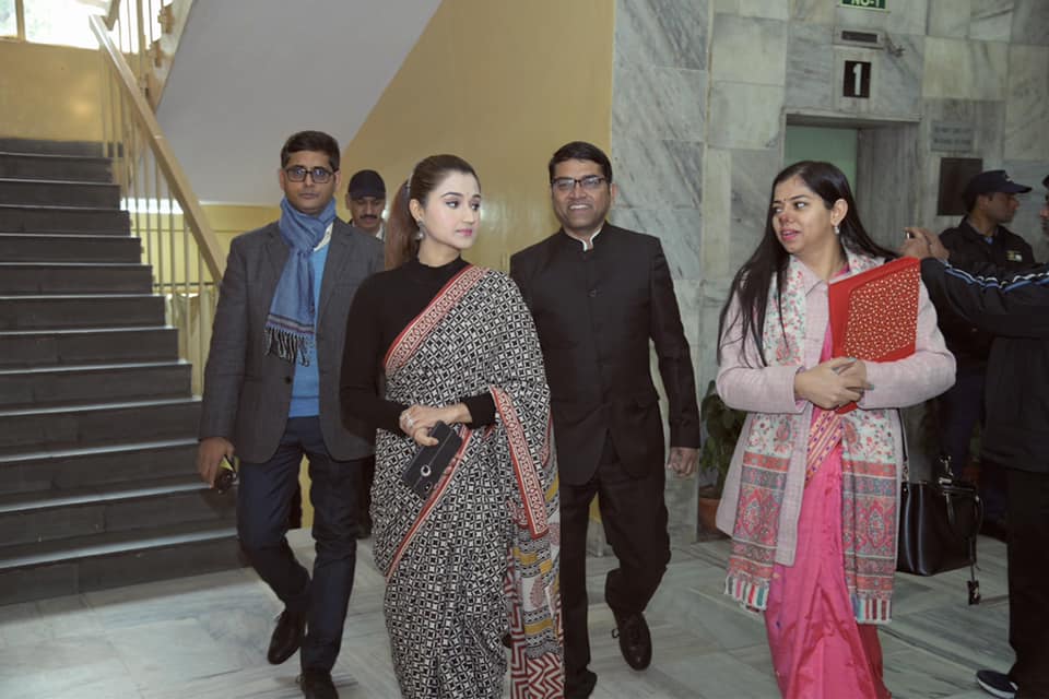 ArushiNishank's tweet photo. It was indeed an honour to be the chief guest at the #InternationalConference on "Through a (new) Looking Glass: Challenges for Women in 21st Century" organized by #WomenDevelopmentCell, #SLC, University of Delhi. https://t.co/3DwM8U064X