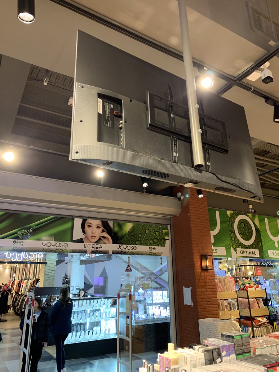 Can you spot the problem here?make your screens smarter #digitalsignage @MinisoOfficial #retailtech #digitalsignagesoftware #digitalsignagecms