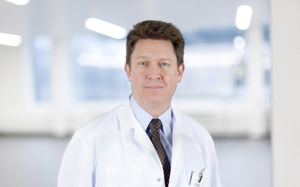 inselgruppe's tweet photo. 👉📺 Heute, 21.05 Uhr, @SRF PULS zur #Patientenaufklärung. Prof. Roland Giger, Leiter Kopf-Hals-#Tumorzentrum am #Inselspital informiert über den #AVKO-Tag. Das ist der multiprofessionelle ambulante Vorabklärungstag für komplexe Operationen. #HNO https://t.co/GDuaUUKwK4 https://t.co/0QyrLtOeYG