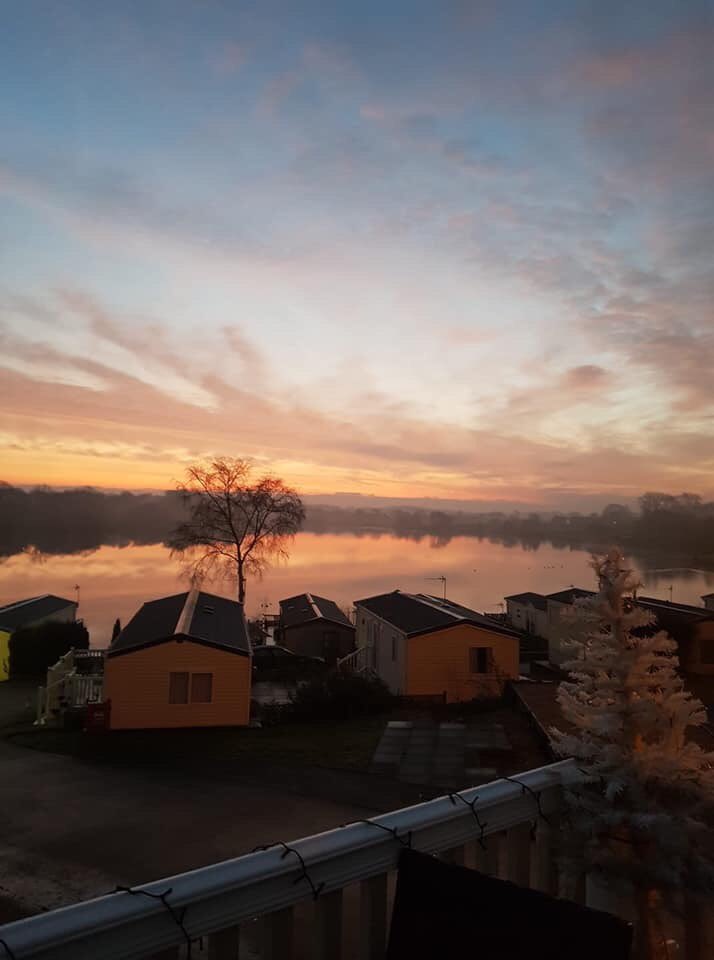 ThornleyLeisure's tweet photo. This week’s Monday morning view comes to us from Lakeside Caravan Park thanks for Elaine! A beautiful sunrise over the Cheshire Broads! 📸🌅
#mondaymorningview #mytlpdays #lakesidecaravanpark #cheshirestays https://t.co/Kt0d3J9kaL