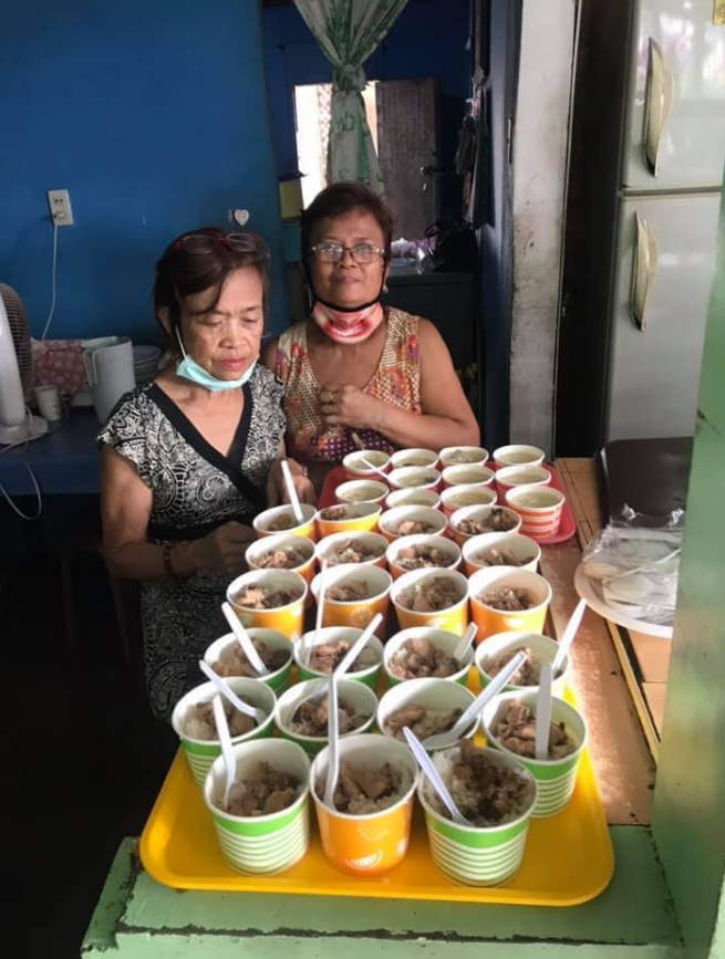 RadyoLaVerdad's tweet photo. Libreng pagkain para sa mga evacuees na apektado ng pagsabog ng Bulkang Taal sa Manghinao, Bauan, Batangas, ipinagkaloob ng M. Castillo Eatery.
https://t.co/rVEWzU8lWe

📷: Angel Efryl Castillo

#TaalEruption2020 #INGATKAsangbahay https://t.co/X7X3COPP7b