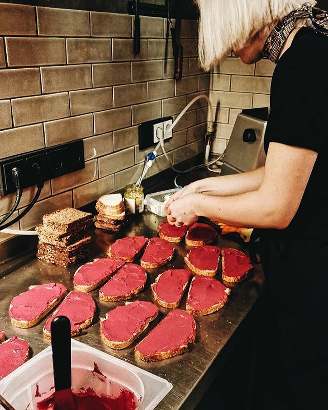 Playing the sandwichgame.
#stulle
📸@blue_onair
.
.
.
.
.
.
#food #foodies #foodstagram #foodiegram #foodblog #foodoptimising #foodstyling #foodpic #food52 #foodoftheday #foodblogger #foodlovers #foodphotography #foodporn #foods #foodiesofinstagram #f… ift.tt/2QNwRtp