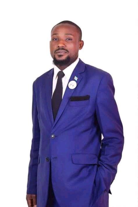 ANAPADE1's tweet photo. mweshimiwa @drmialano1 anaonya inchi na vikundi vinavyo tumiwa kwakutaka kufanya balkanisation katika inchi yetu ya DRCongo, wahanze kwanza ndani ya familiya zao na inchi zao, na anayetaka kufanya balkanisation amalize kwanaza wanaichi njo achukuwe lakini kama tuko hai hakuna. https://t.co/fcNqa8eiLh