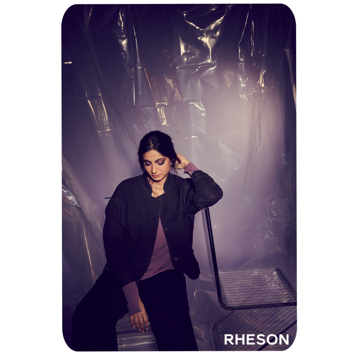 The only time you should be looking down is when you're checking your outfit from head to toe 😉 

New styles now available at <a href="/shoppersstop/">Shoppers Stop</a> 🙌🏼

<a href="/sonamakapoor/">Sonam K Ahuja</a> <a href="/RheaKapoor/">Rhea Kapoor</a>
#AW19Collection #NoRhesonICant