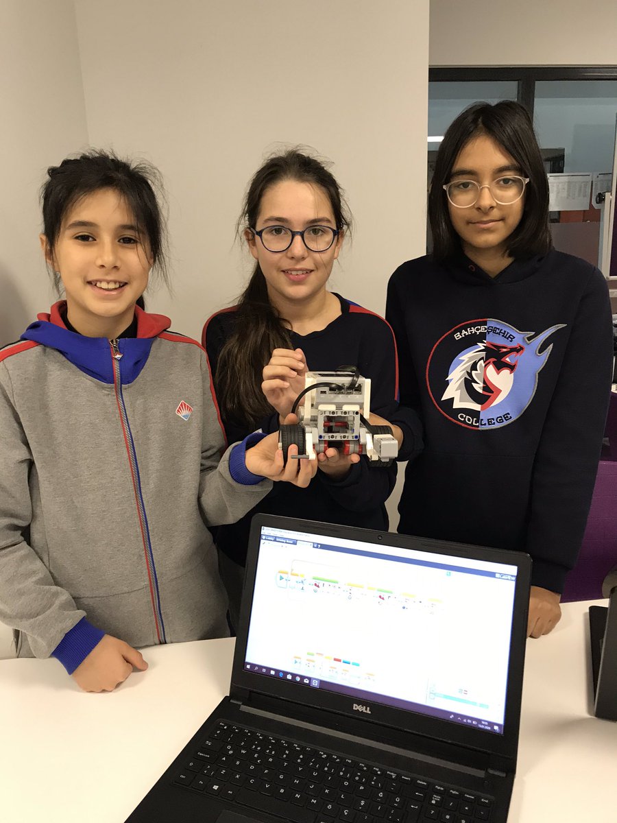 cemalhocam's tweet image. #5ASinifi öğrencilerimiz robotlarında gyrosensor kodlayarak hassas, açısal dönüş yaptırdılar. #CodingBK #5AClass